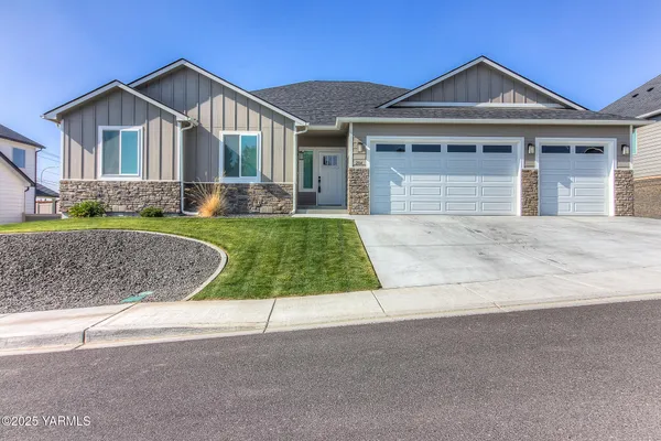 $649,900 | 204 Rainier Street, Yakima, WA 98908