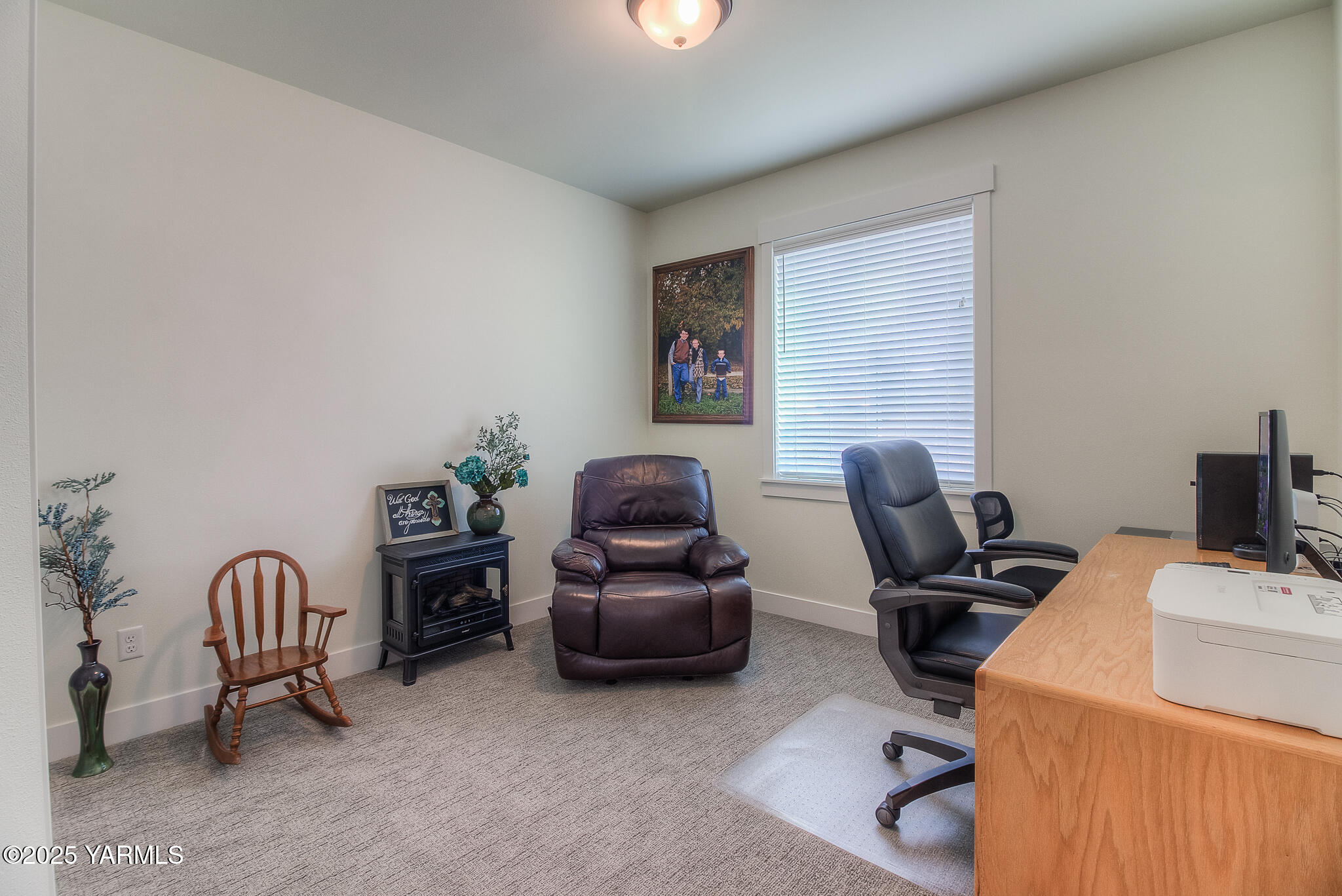 204 Rainier Street Yakima, WA 98908 - Photo 21 of 31 a living room with furniture a piano and a window