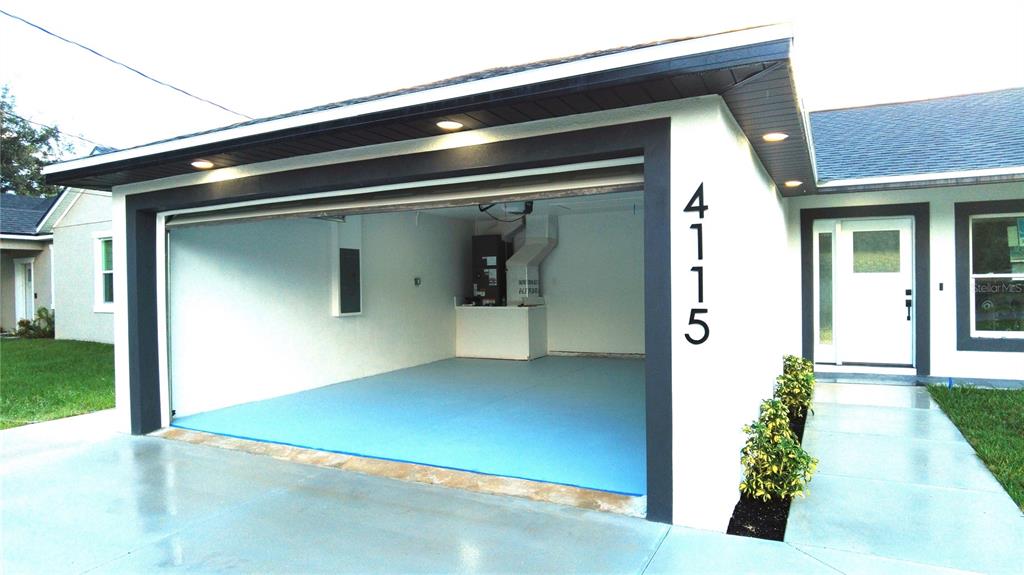 4115 El Rado Avenue Sebring, FL 33872 - Photo 23 of 31 a view of a car garage door