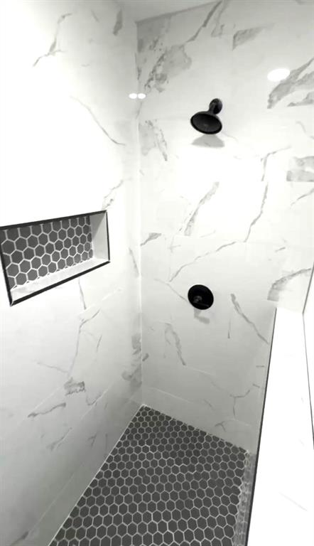 4115 El Rado Avenue Sebring, FL 33872 - Photo 9 of 31 a bathroom with a shower