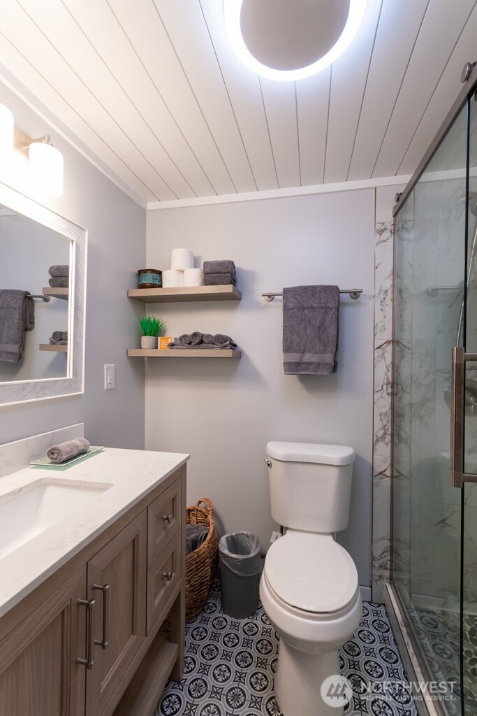 90-92 Mallard Cove Road Port Angeles, WA 98363 - Photo 23 of 40 a bathroom with a sink toilet and shower