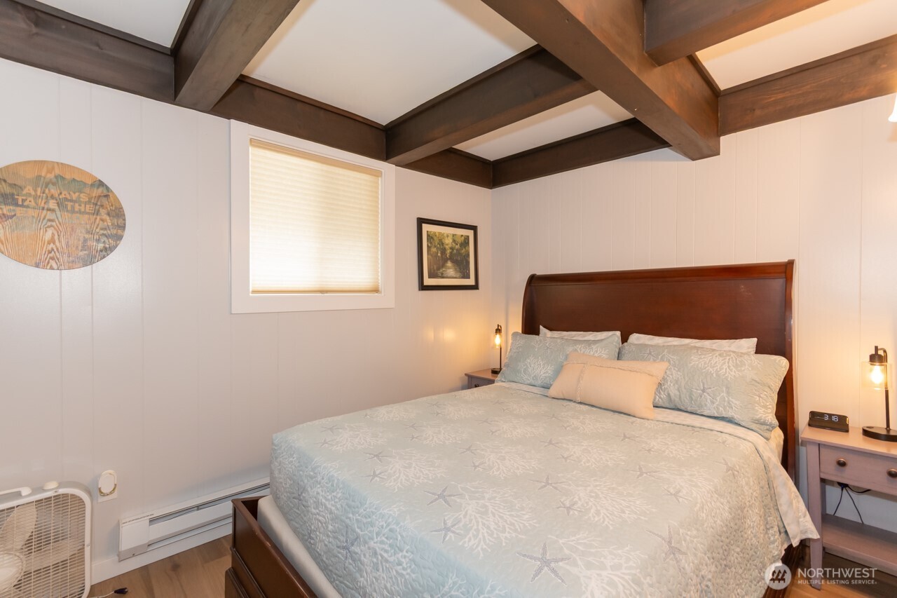 90-92 Mallard Cove Road Port Angeles, WA 98363 - Photo 24 of 40 a bedroom with a bed and a window
