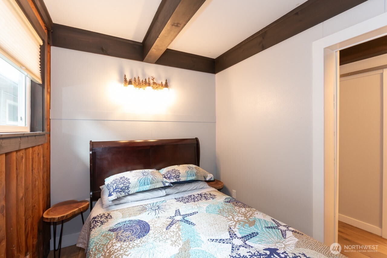 90-92 Mallard Cove Road Port Angeles, WA 98363 - Photo 26 of 40 a bedroom with a bed and a window