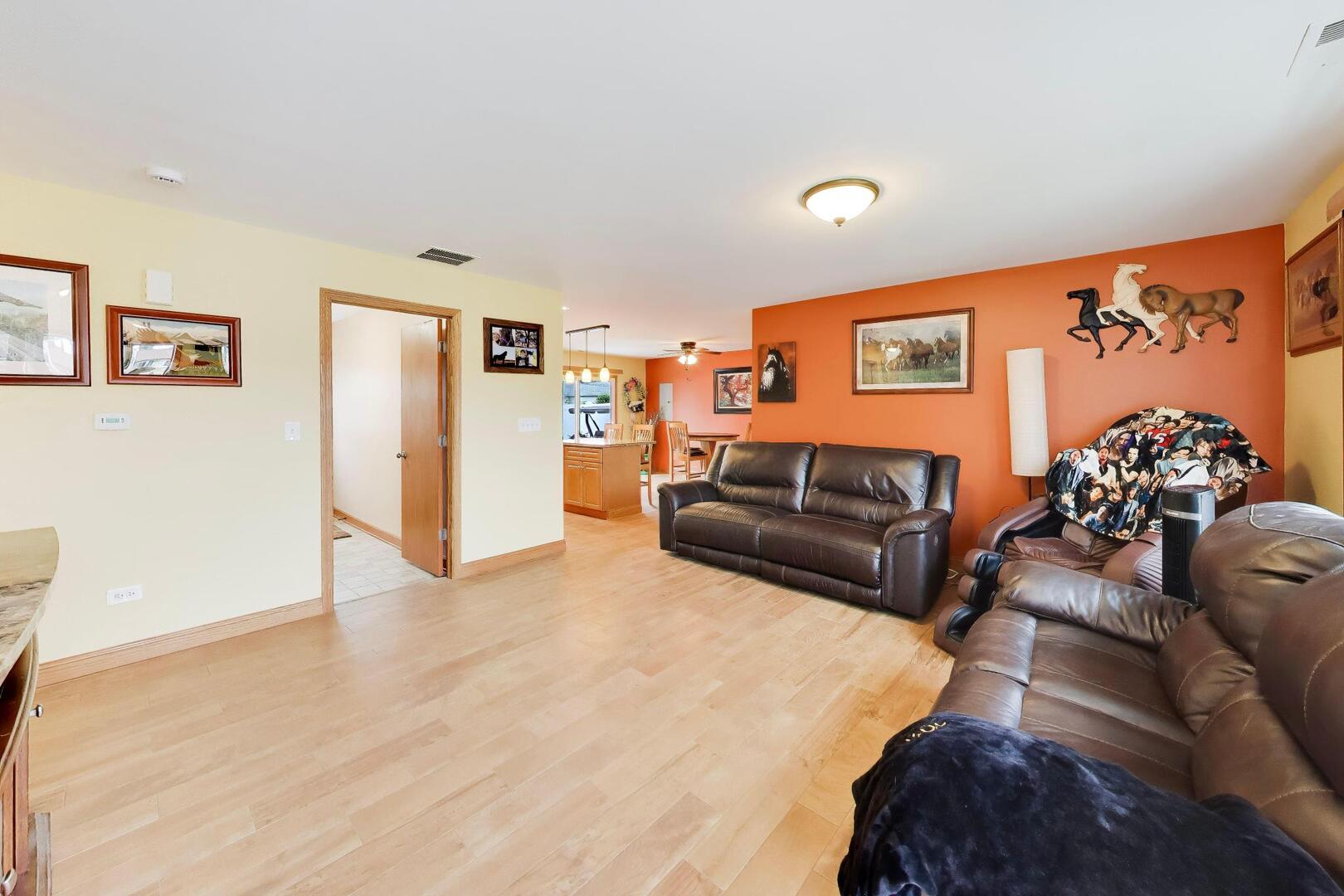 519 Kenyon Avenue Romeoville, IL 60446 - Photo 3 of 20 Gallery Image 3