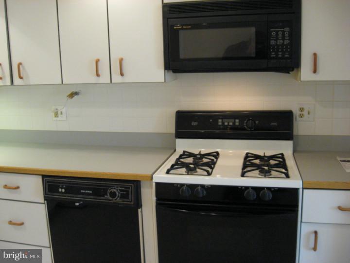 2089 Welsh Road, Unit E2 Philadelphia, PA 19115 - Photo 20 of 25 Gallery Image 20