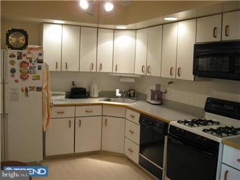 2089 Welsh Road, Unit E2 Philadelphia, PA 19115 - Photo 21 of 25 Kitchen