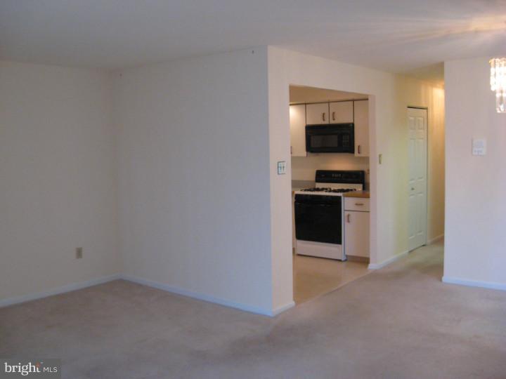 2089 Welsh Road, Unit E2 Philadelphia, PA 19115 - Photo 9 of 25 Gallery Image 9