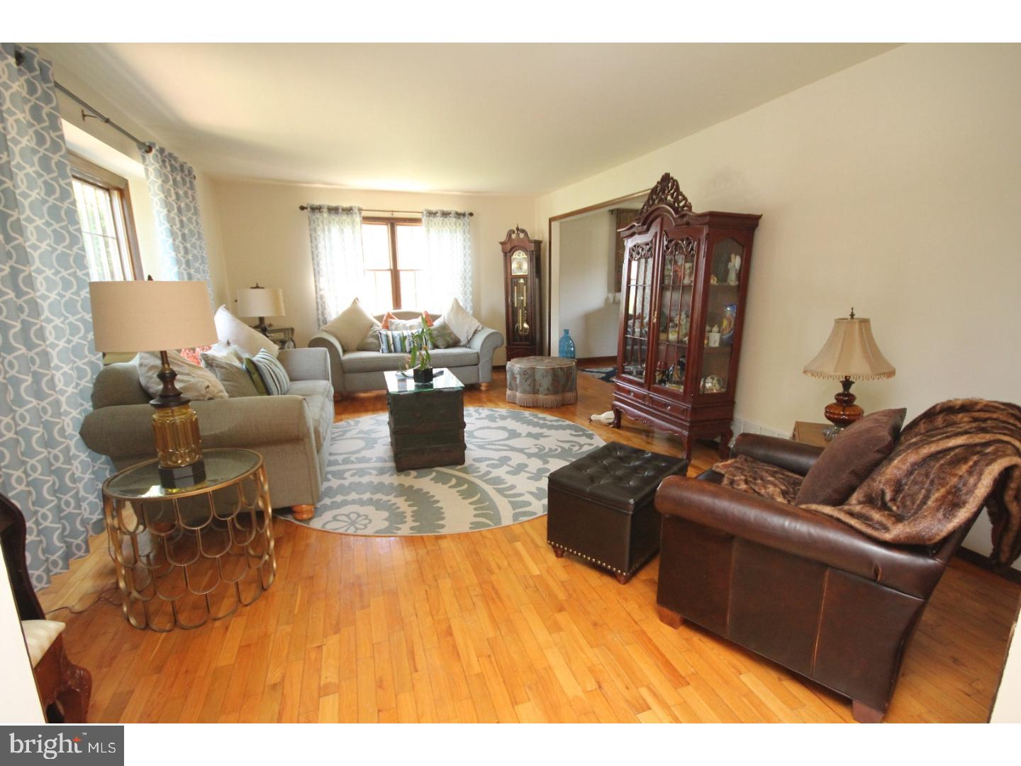 35 Wolfpack Road Trenton, NJ 08619 - Photo 2 of 19
