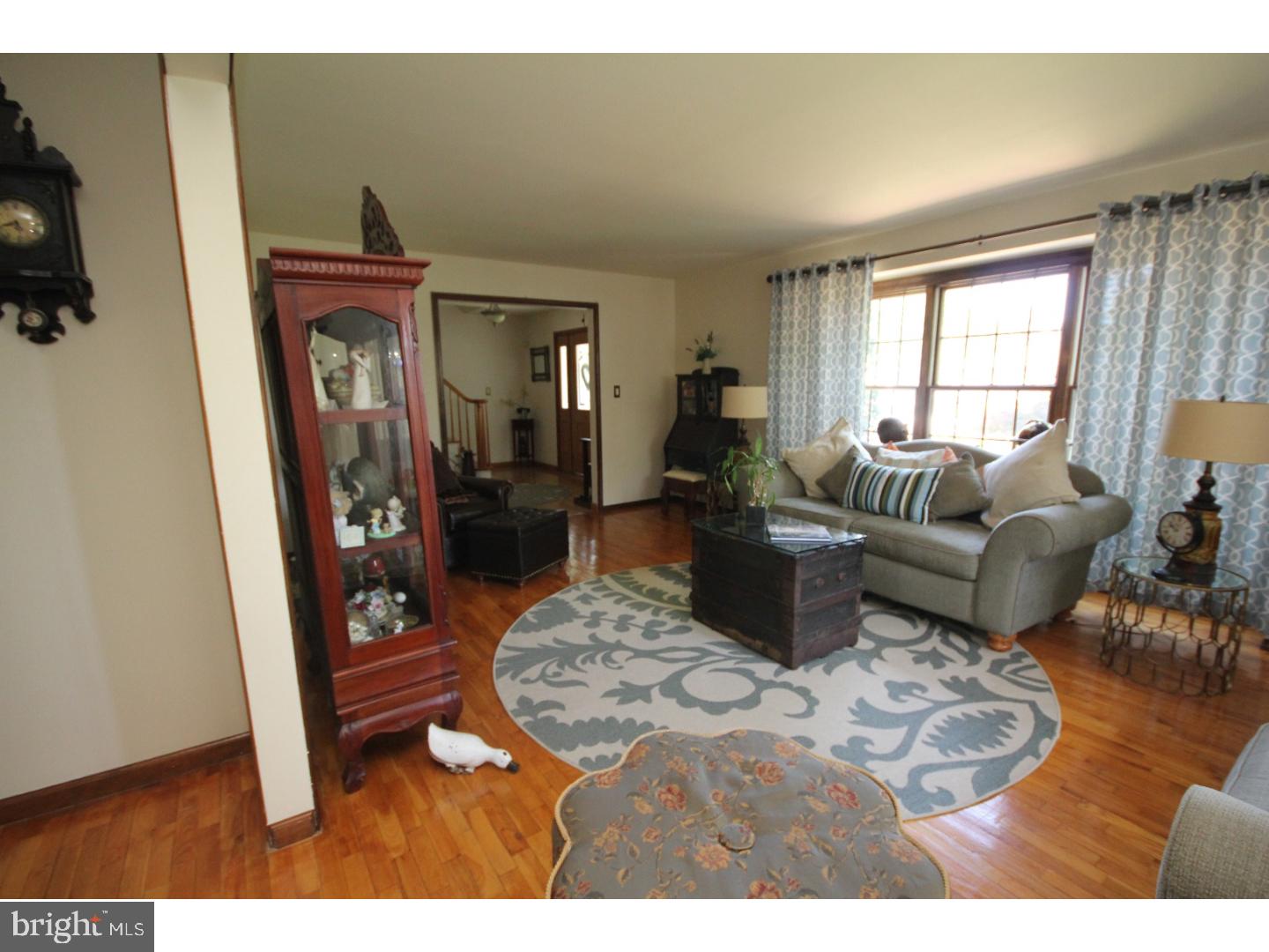 35 Wolfpack Road Trenton, NJ 08619 - Photo 3 of 19