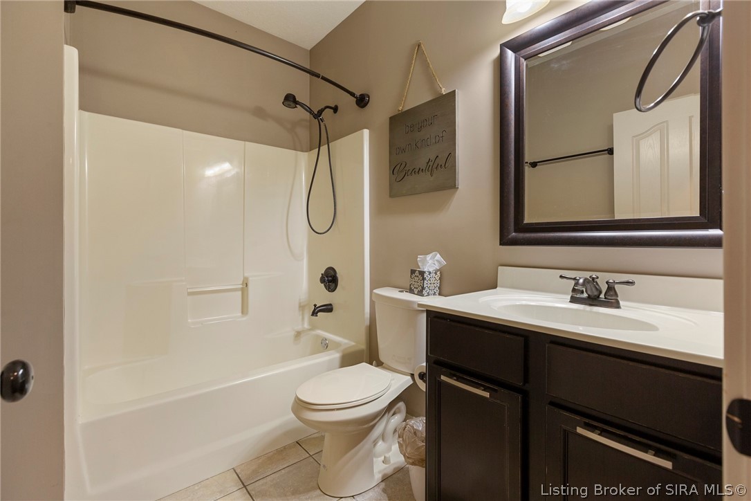 4063 Viewcrest Loop Floyds Knobs, IN 47119 - Photo 19 of 40 Bathroom 2