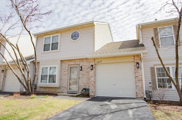 $2,300 | 1217 North Village Drive, Round Lake Beach, IL 60073