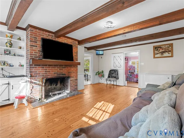 a living room with furniture or fireplace and a flat screen tv