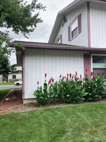 a front view of house with yard