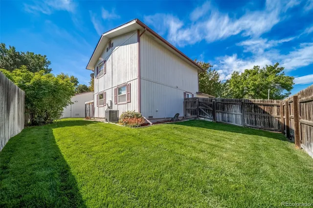 a view of a back yard of the house