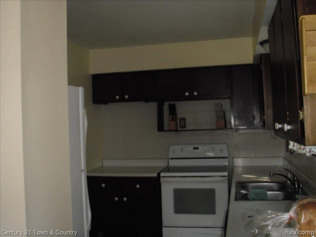 25124 Peter Kaltz Road Warren, MI 48091 - Photo 6 of 13 Kitchen