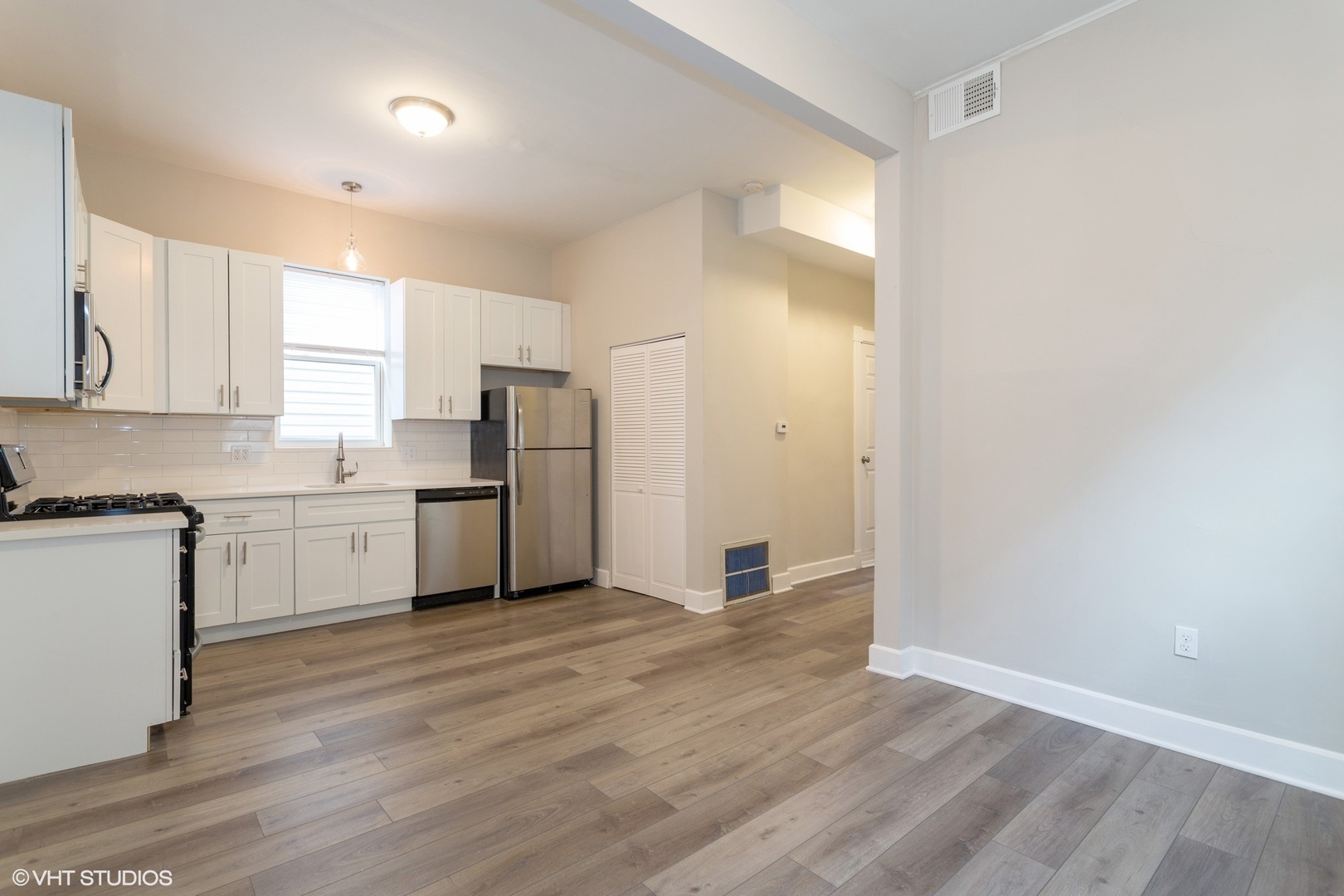 2909 North Ridgeway Avenue Chicago, IL 60618 - Photo 13 of 46