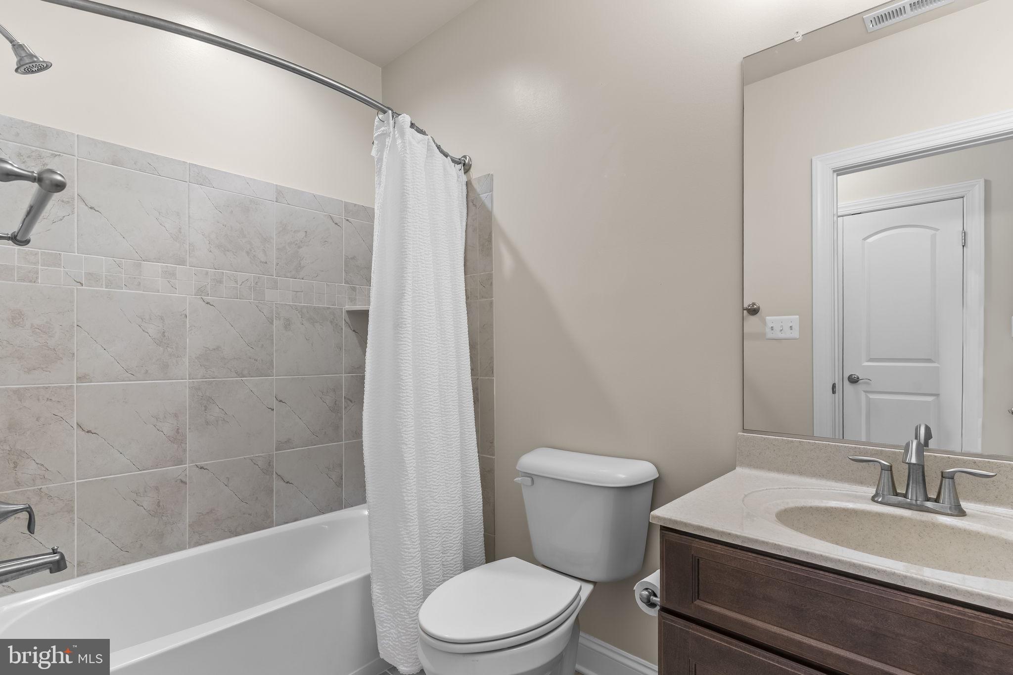 24334 Daphne Road Hollywood, MD 20636 - Photo 36 of 59 Upstairs hall bath