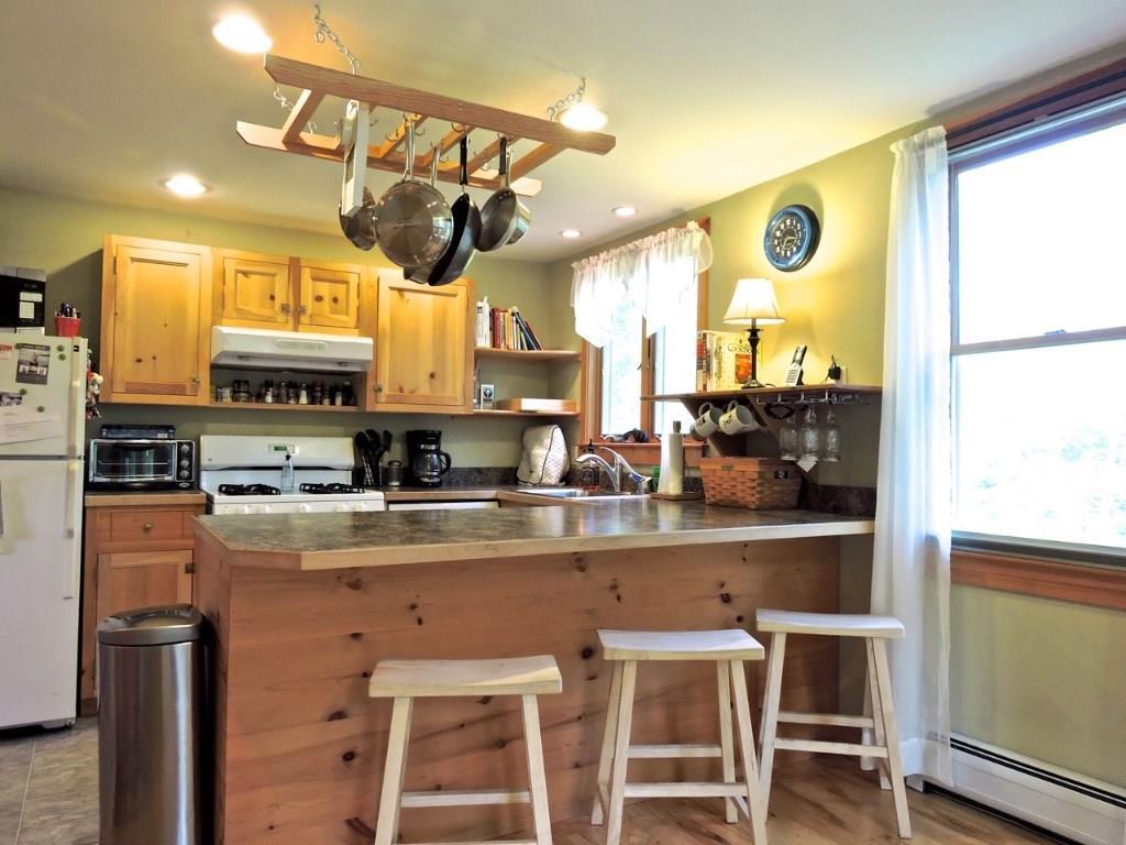 289 Mountain Road Cape Neddick, ME 03902 - Photo 5 of 27 Kitchen with breakfast bar