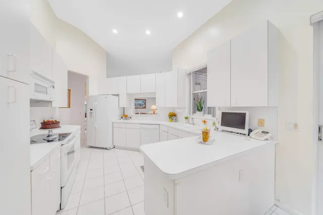 $599,900 | 6474 Brava Way, Boca Raton, FL 33433