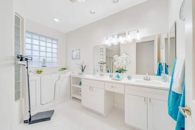 $599,900 | 6474 Brava Way, Boca Raton, FL 33433