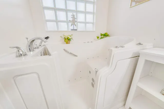 $599,900 | 6474 Brava Way, Boca Raton, FL 33433