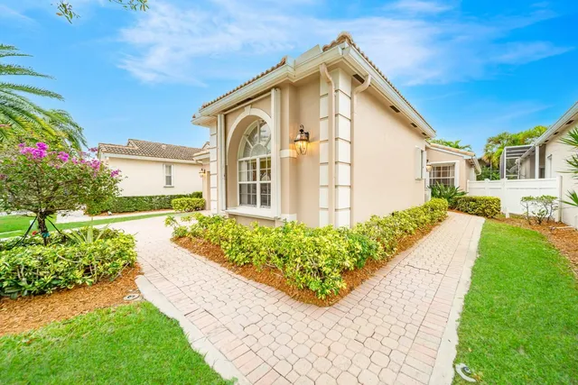 $599,900 | 6474 Brava Way, Boca Raton, FL 33433