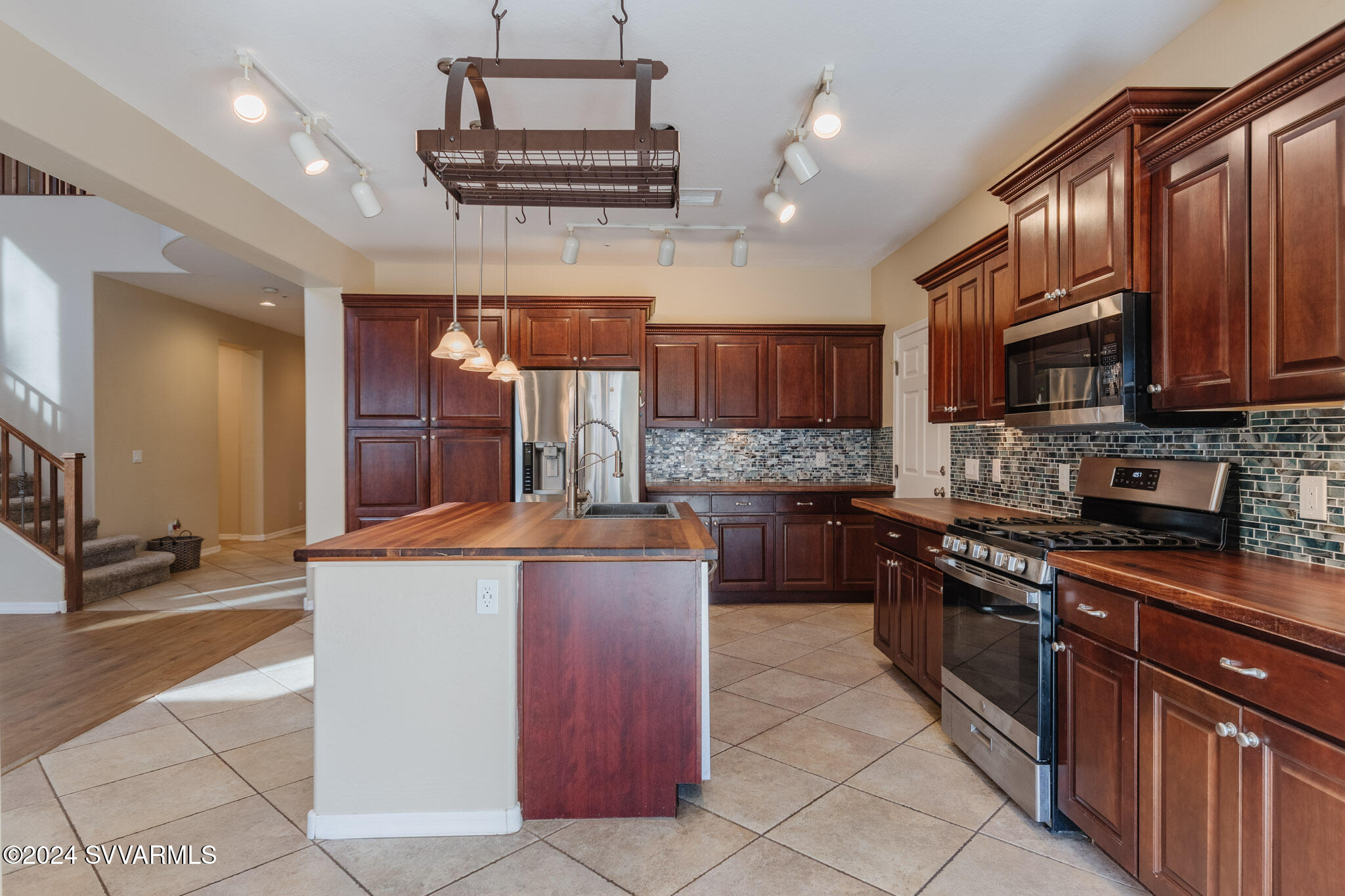 631 King Copper Road Clarkdale, AZ 86324 - Photo 17 of 46 kitchen