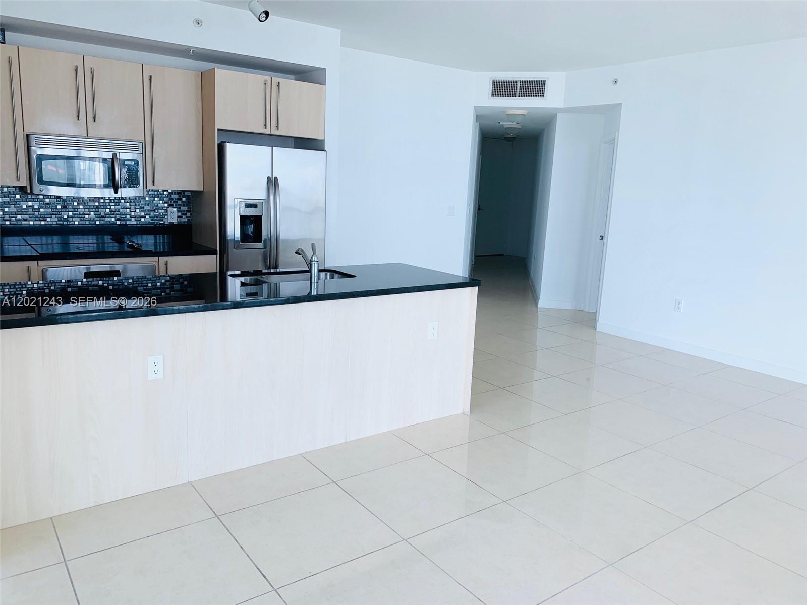 79 Southwest 12th Street, Unit 2012S Miami, FL 33130 - Photo 4 of 6