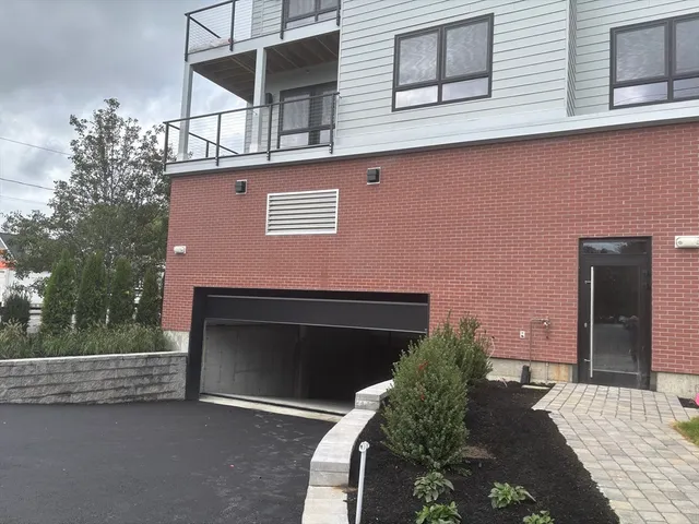 $599,000 | 1391 Main Street, Unit 304, Walpole, MA 02081