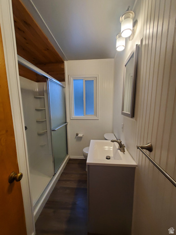 722 Adams Street Montpelier, ID 83254 - Photo 8 of 22 Newly remodeled bathroom with cute bead board, LVP flooring