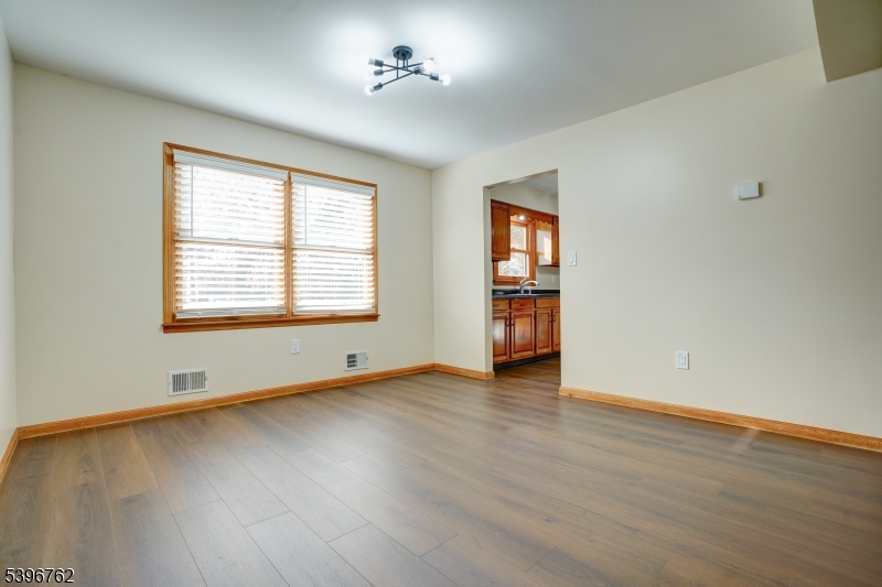 11 Lenox Street Edison, NJ 08817 - Photo 11 of 33