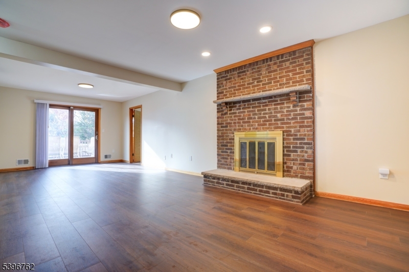11 Lenox Street Edison, NJ 08817 - Photo 16 of 33