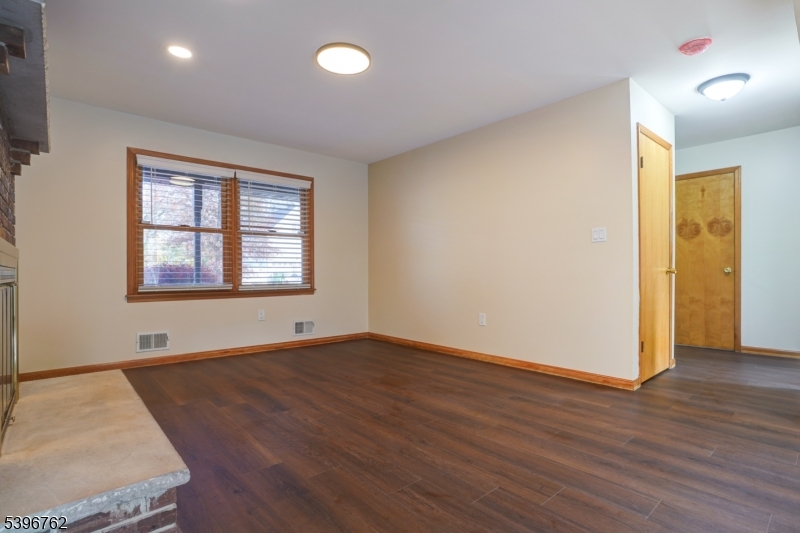 11 Lenox Street Edison, NJ 08817 - Photo 17 of 33