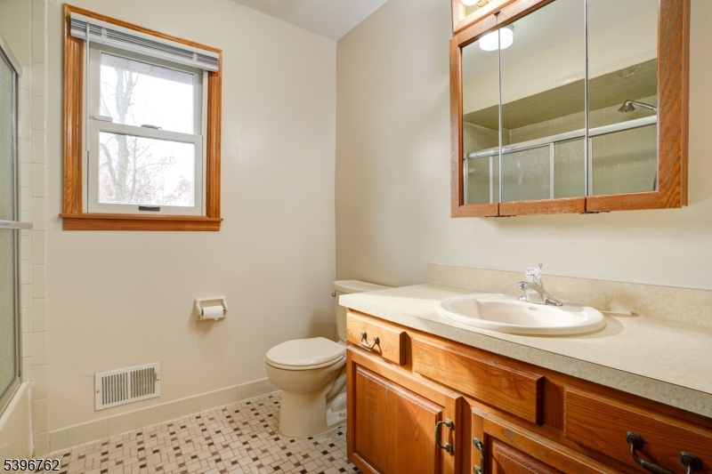 11 Lenox Street Edison, NJ 08817 - Photo 26 of 33