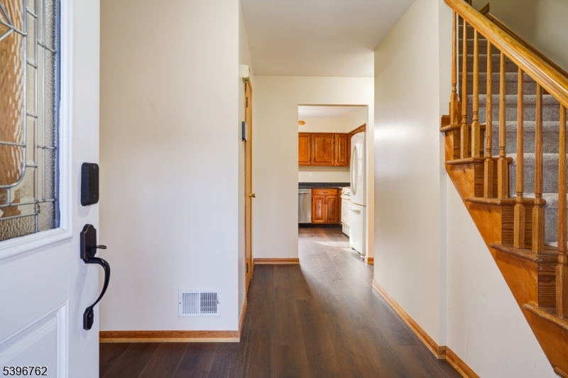 11 Lenox Street Edison, NJ 08817 - Photo 7 of 33