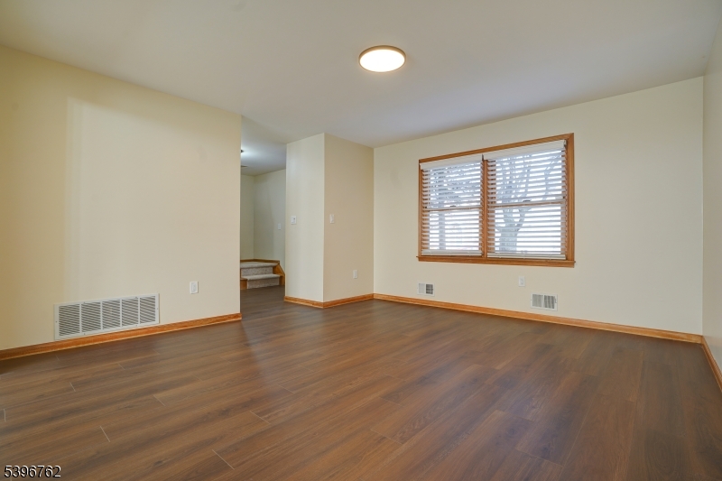 11 Lenox Street Edison, NJ 08817 - Photo 8 of 33
