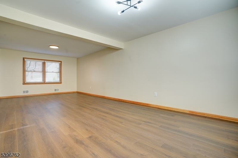 11 Lenox Street Edison, NJ 08817 - Photo 9 of 33