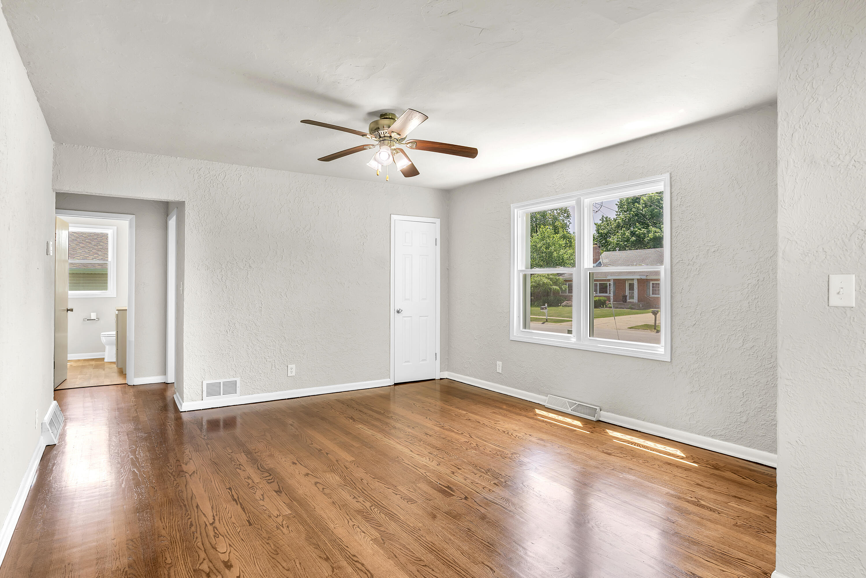 2851 44th Street Highland, IN 46322 - Photo 7 of 25 3000x2002