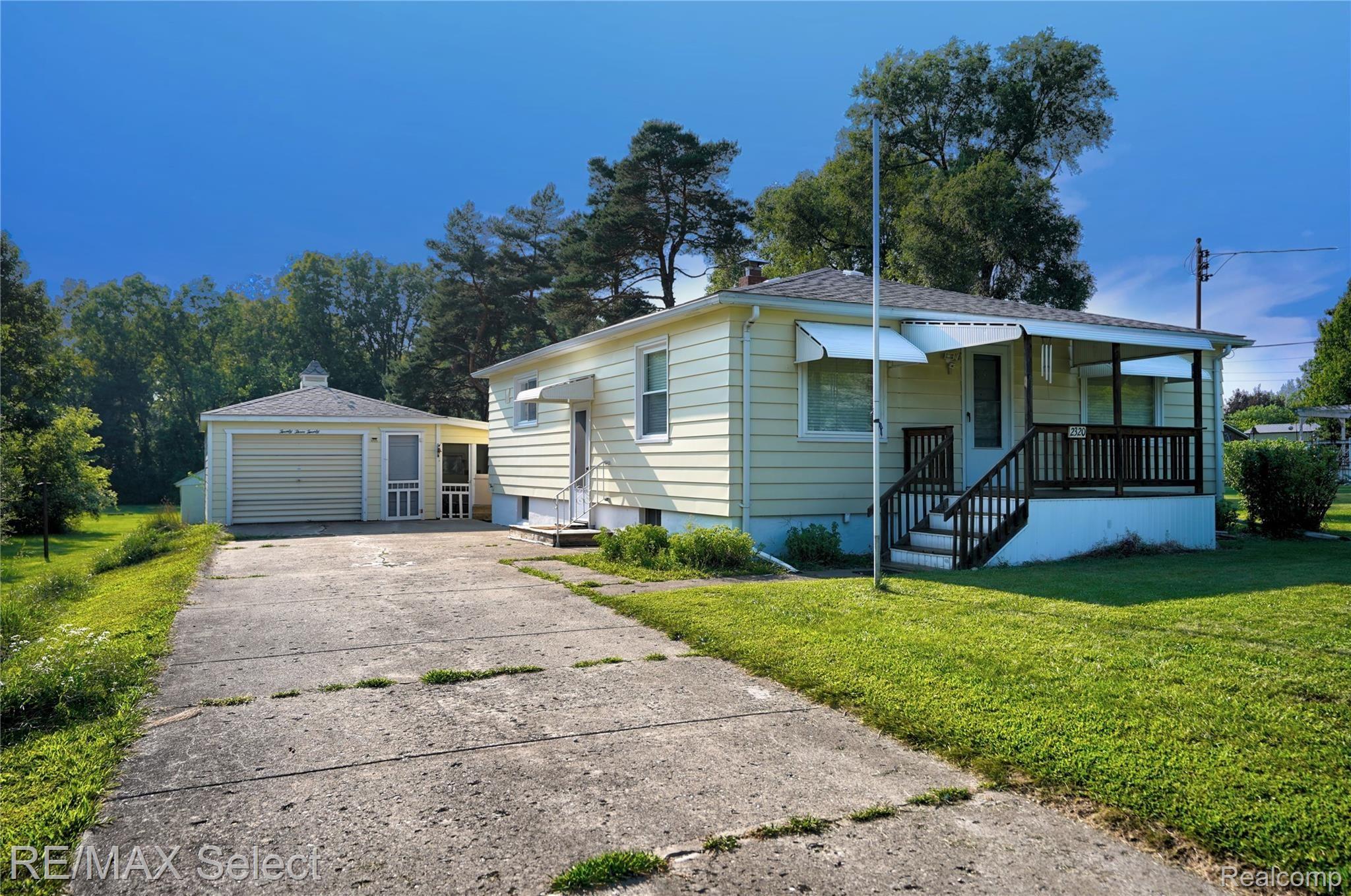 2320 Utley Road Flint, MI 48532 - Photo 1 of 29 2320 Utley Road 01.jpg