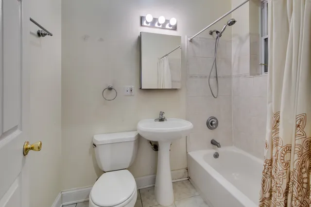 $2,500 | 5207 South Blackstone Avenue, Unit 1N, Chicago, IL 60615