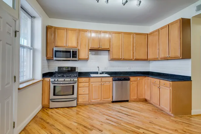 $2,500 | 5207 South Blackstone Avenue, Unit 1N, Chicago, IL 60615