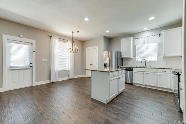 $2,275 | 27330 Lasso Bend, San Antonio, TX 78260