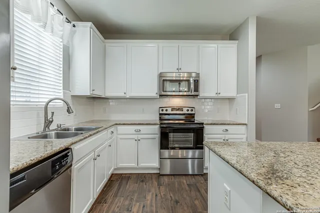 $2,275 | 27330 Lasso Bend, San Antonio, TX 78260