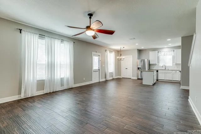 $2,275 | 27330 Lasso Bend, San Antonio, TX 78260