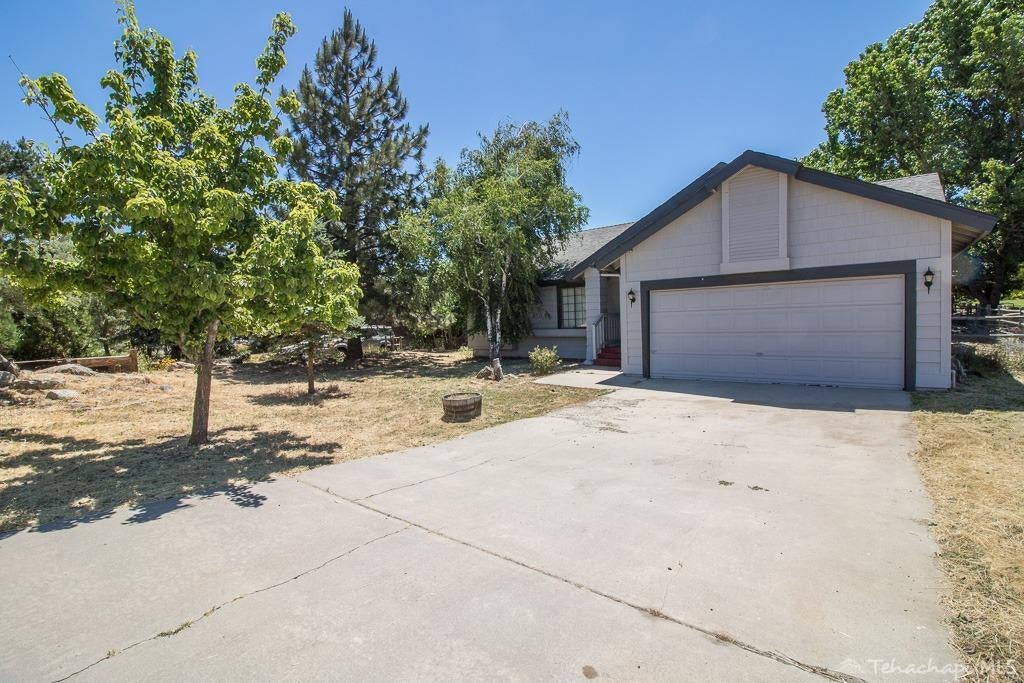 30070 North Lower Valley Road Tehachapi, CA 93561 - Photo 13 of 51 Gallery Image 13