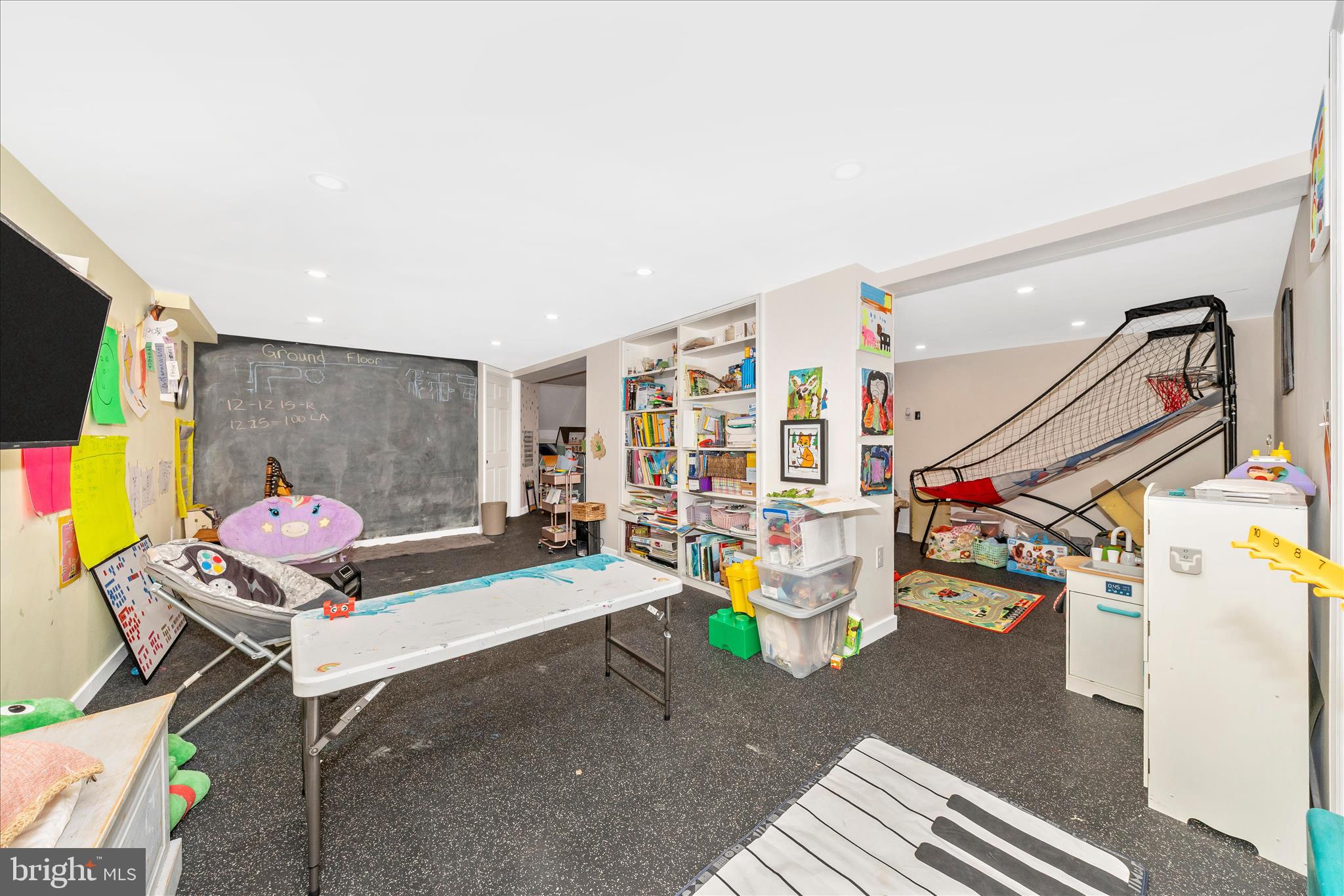 4120 Petersville Road Knoxville, MD 21758 - Photo 36 of 52 a living room with a couch and a flat screen tv