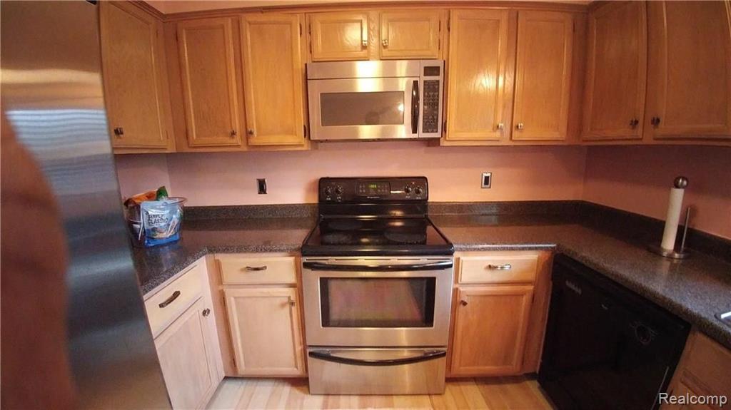 19400 West Eleven Mile Road, Unit 12 Lathrup Village, MI 48076 - Photo 11 of 26