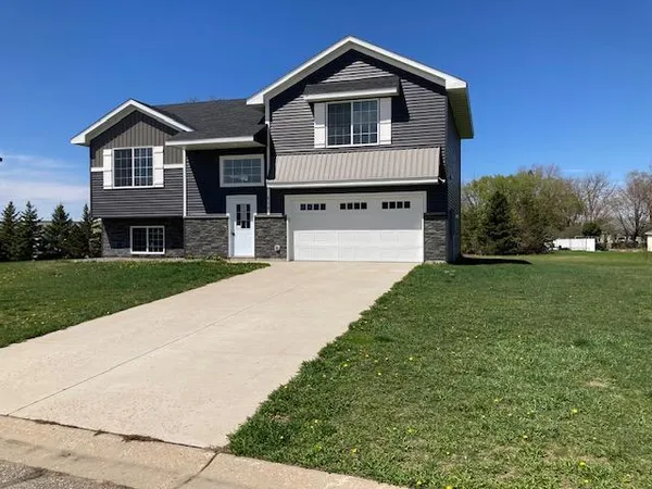 $290,000 | 828 Poplar Drive Southeast, Kimball, MN 55353