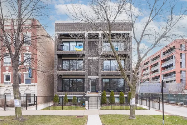 $3,750 | 1621 North Humboldt Boulevard, Unit 2S, Chicago, IL 60647
