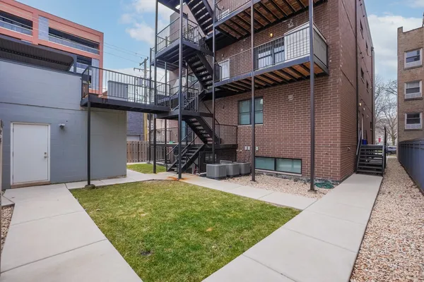 $3,750 | 1621 North Humboldt Boulevard, Unit 2S, Chicago, IL 60647